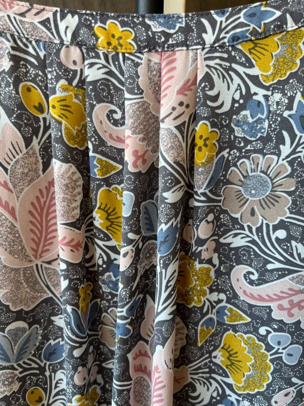Tahari 2X Floral High Low V Neck Blouse Plus Size - Picture 7 of 7